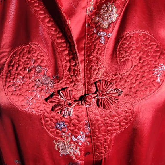 VINTAGE ASIAN PRINT RAYON RED SATIN LONG JACKET - Picture 4 of 11